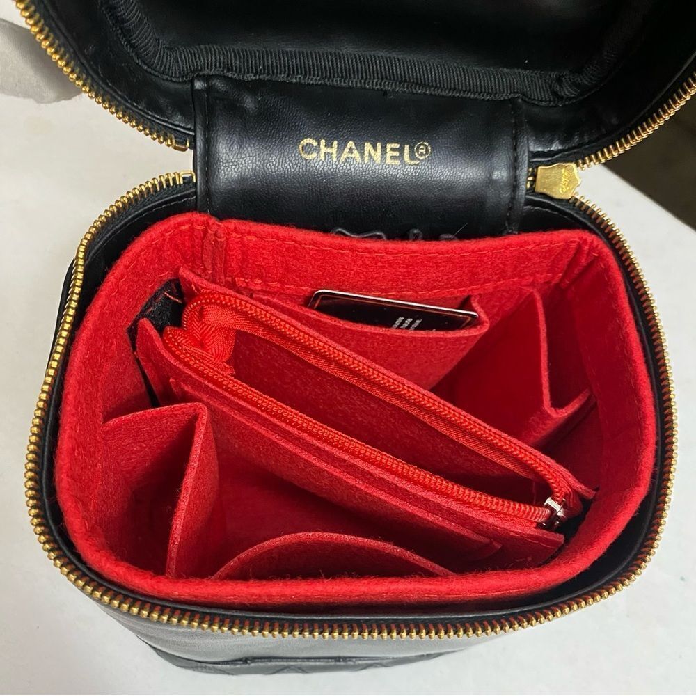 CHANEL CC Bicolore Lambskin Vanity Bag - Picture 16 of 17